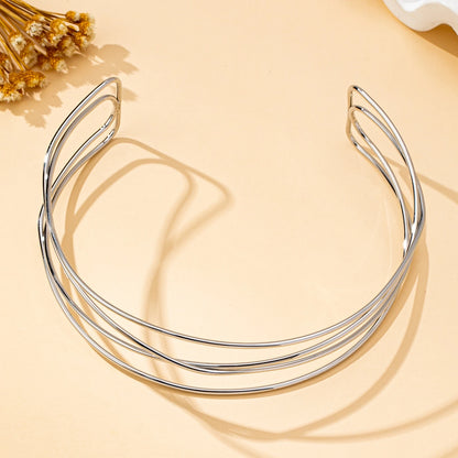 A Women's Necklace with Simple Lines and a Stylish Design, Suitable for Daily Wear and Parties