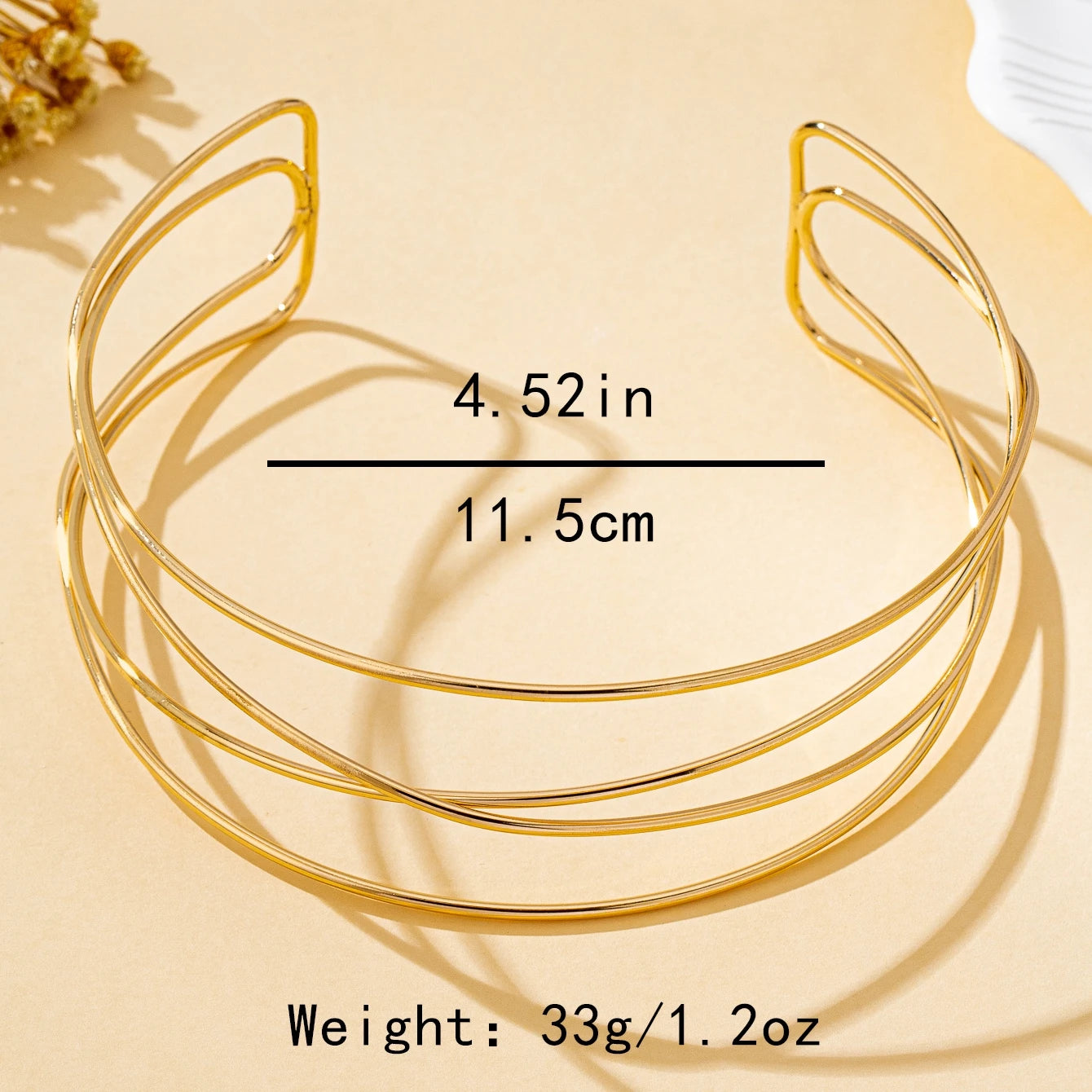 A Women's Necklace with Simple Lines and a Stylish Design, Suitable for Daily Wear and Parties