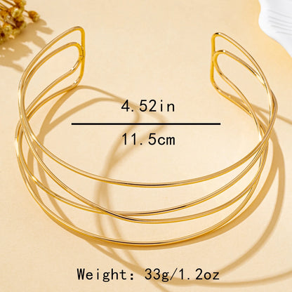 A Women's Necklace with Simple Lines and a Stylish Design, Suitable for Daily Wear and Parties